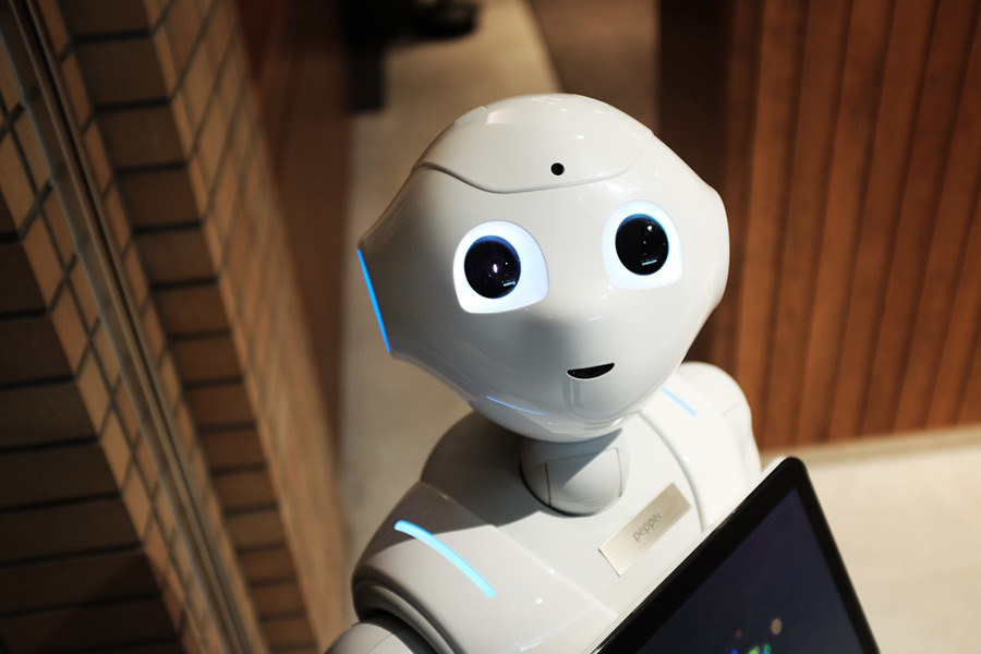 los-robots-asistentes-son-ejemplos-del-uso-de-la-inteligencia-artificial-o-ai-en-el-dia-a-dia